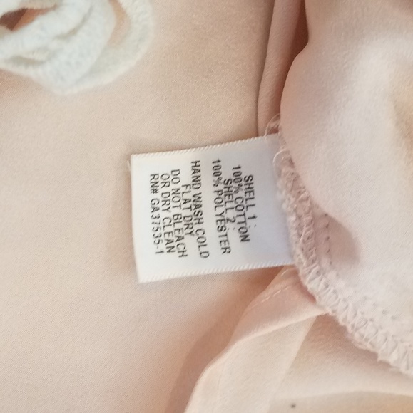 Monteau blush crop top with crochet front overlay - Picture 4 of 5